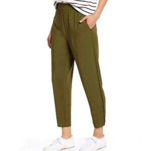 Madewell Cropped Dolphin Hem Lightweight Track Trousers in Olive Green